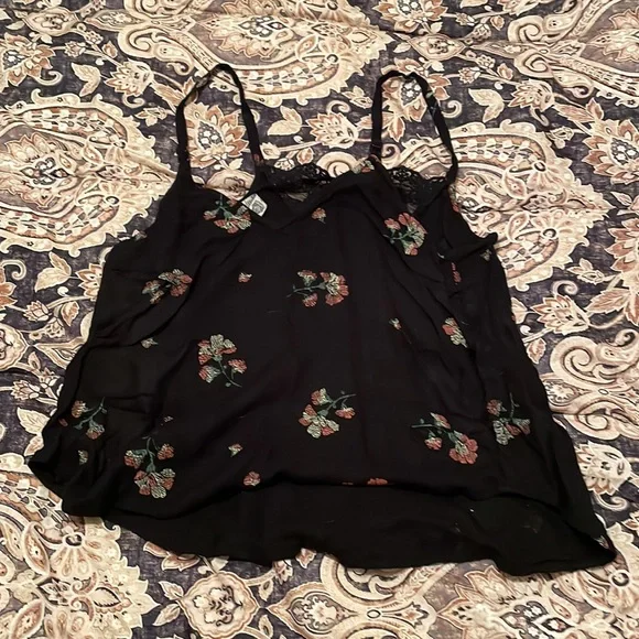Black flower tank - Picture 2 of 6